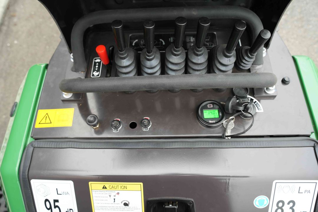 TE-DUMPER 0,8 TONNE AUTOCHARGEUR sur CHENILLES – Image 3