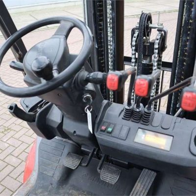 LM-CHARIOT ELEVATEUR 2.5T DIESEL – Image 3