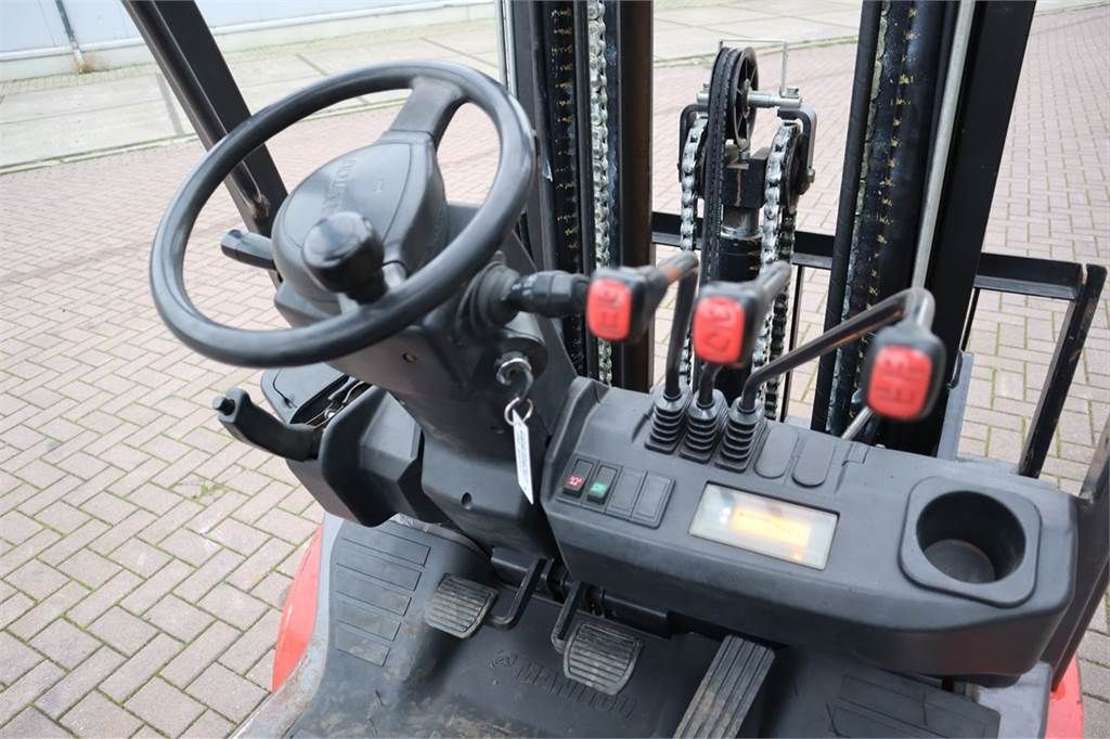 LM-CHARIOT ELEVATEUR 2.5T DIESEL – Image 3